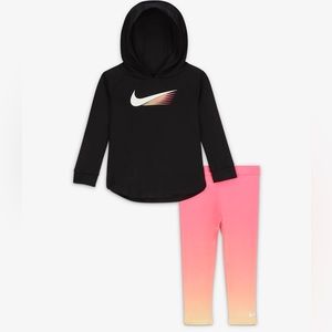 Nike Dri-FIT
Baby 12M Hooded Top and Leggings Set 💕💕💕